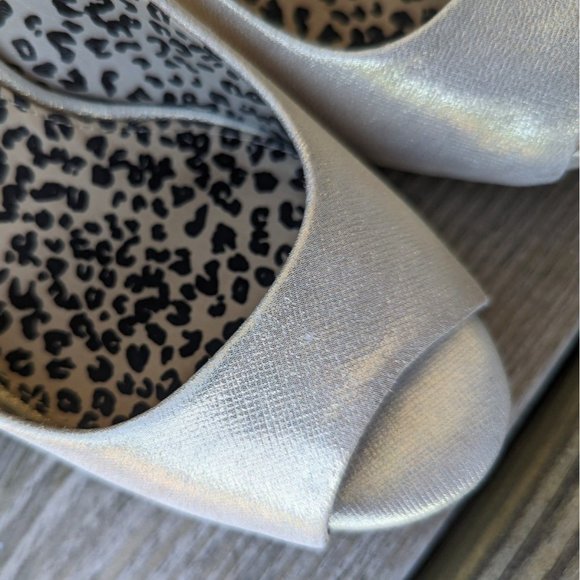 Jessica Simpson Metallic Gold Peep Toe Heels Women's Size 8.5 - Picture 4 of 7